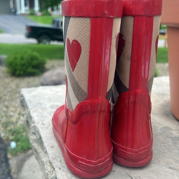 Burberry rain boots for toddlers - Picture 2 of 3